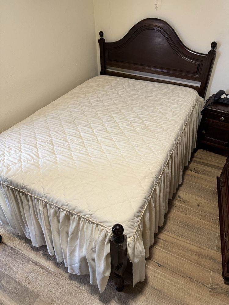 Mesa e cadeiras da cozinha, armários para arrumacao e mobilia quarto