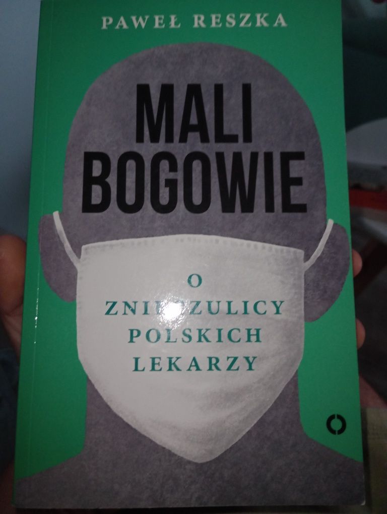 "Mali bogowie - o znieczulicy polskich lekarzy" P. Reszka