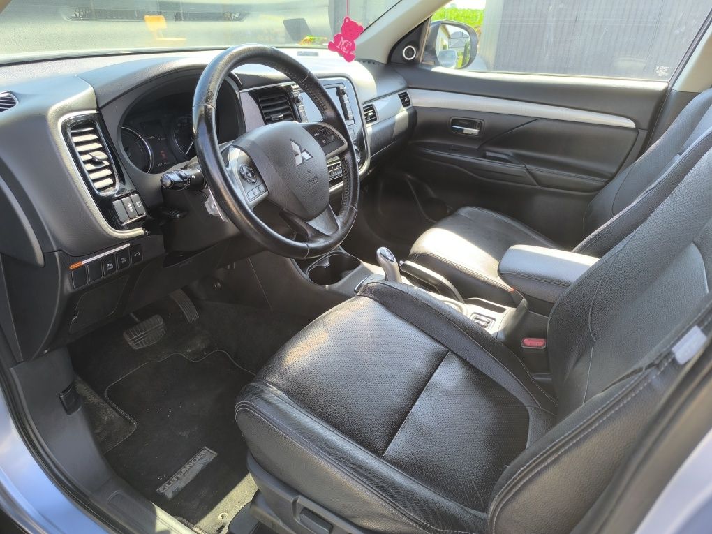 Mitsubishi Outlander 2.0 Plug IN lekko uszk okazja