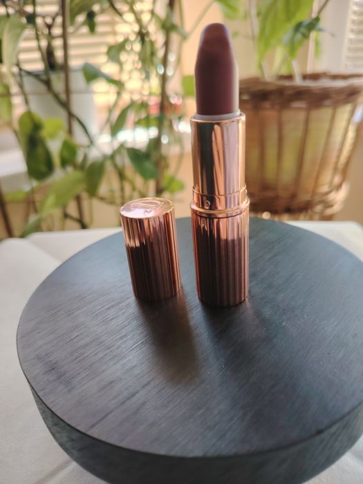 Pomadka Charlotte Tilbury Walk of no Shame