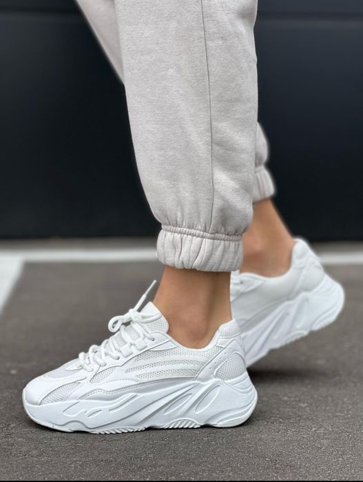 Жіночі кросівки, весняні