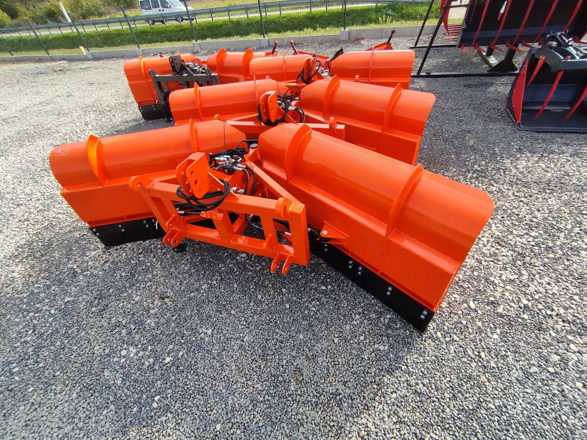 Duży mocny pług do śniegu do tura tuza strzałka Metal Technik Dostawa