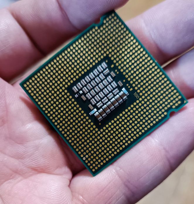 Відеокарта Sapphire 128Mb,Процесор 
Intel core 2