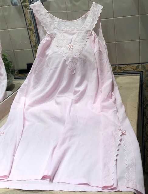 Graciosa camisa dormir rosa com bordado inglês