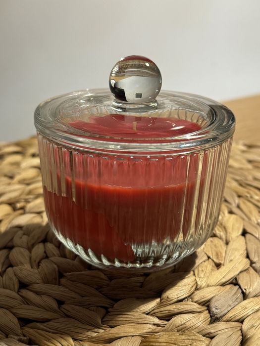 nowa czerwona świeca