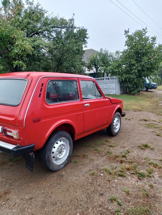 Продам Ніву 2121 бензин 82 рік