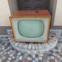 Stary telewizor antyk (lampowy)