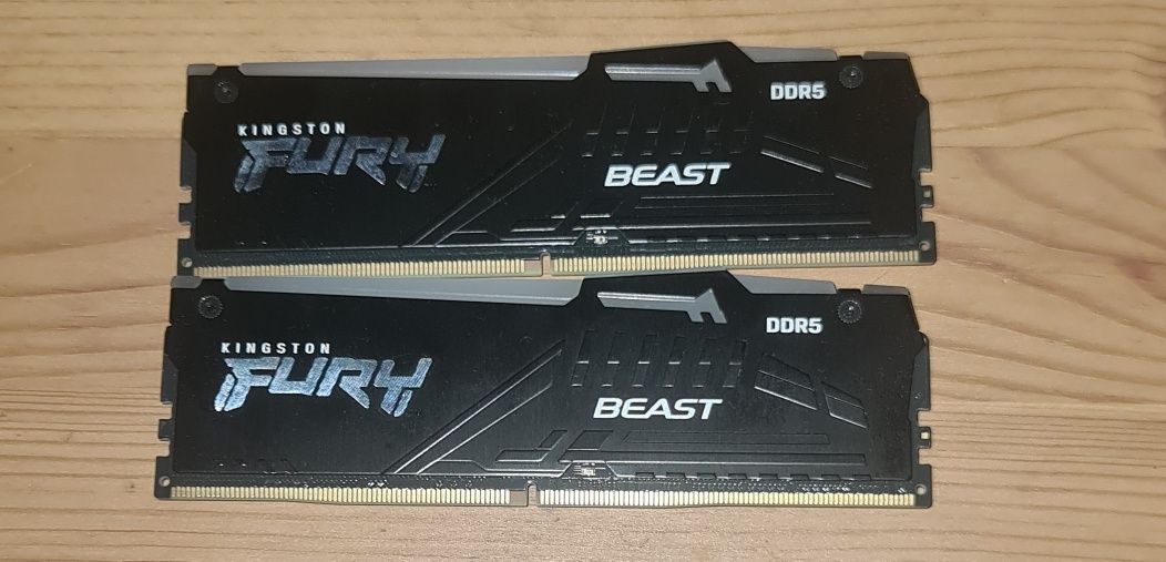 Memórias RAM Kingston Fury Beast 16GB (2x8GB) RGB