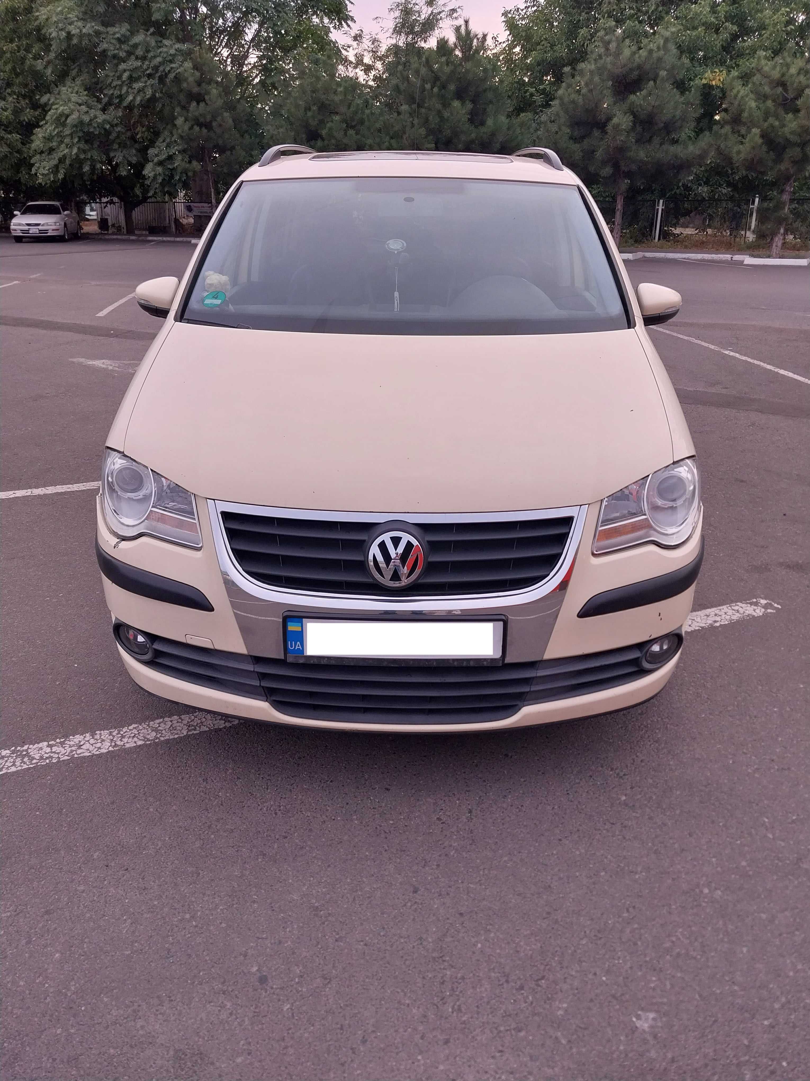 Продам Volkswagen Touran 2010