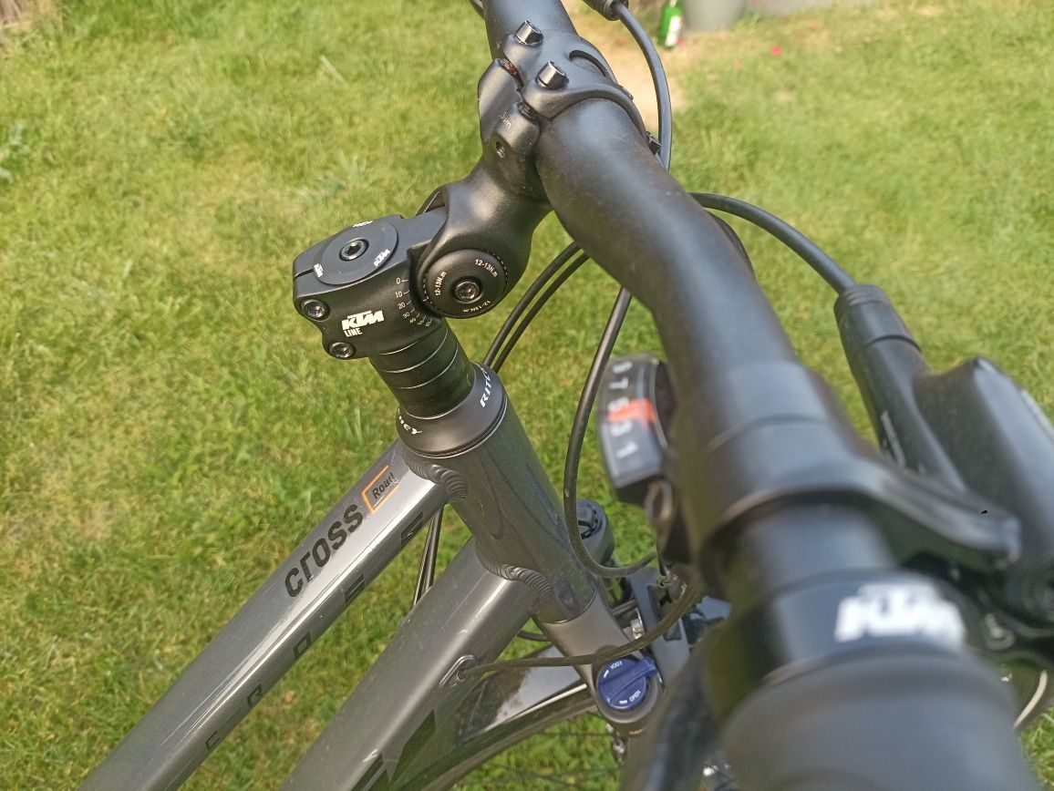 rower miejski KTM cross damka 2022r rama L koła 28 treking