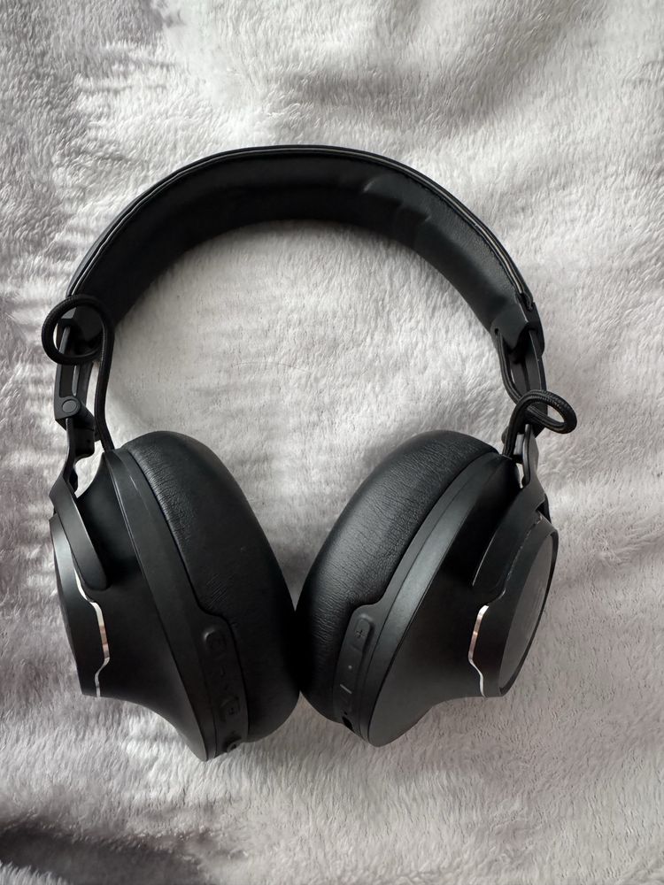 Słuchawki marki JBL