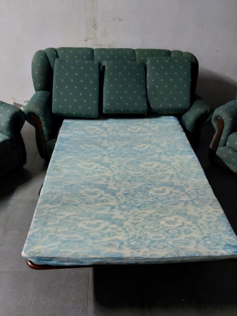 Sofás cama mais duas poltronas