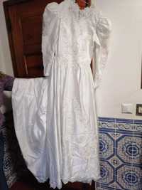 Vestido de noiva com acessorios