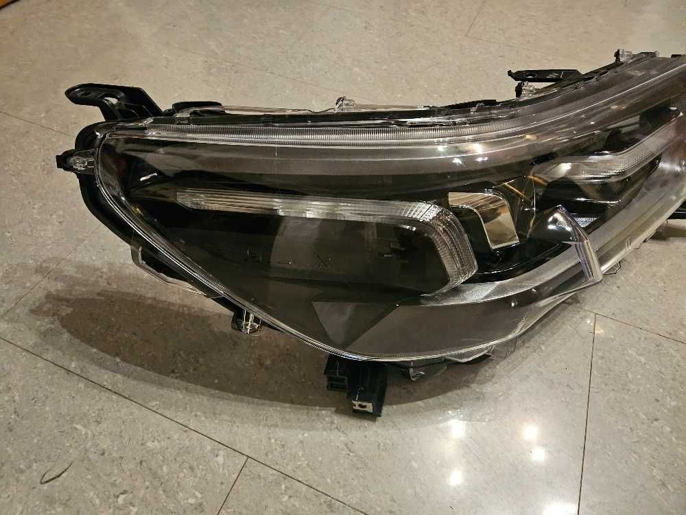 TOYOTA HILUX FULL LED 20- Lampa Przednia Przód Prawa