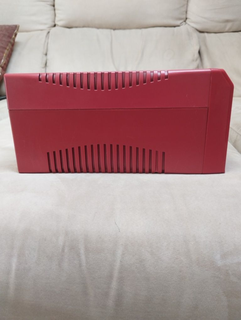 UPS Salicru SPS ONE 900VA (bateria nova maior do que a original)