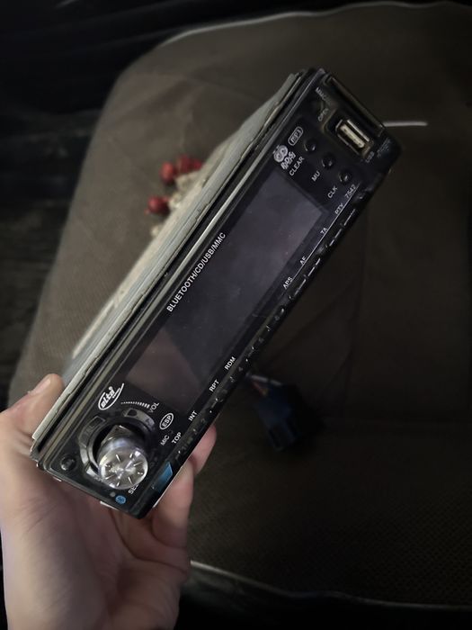 Продам автомагнітолу з bluetooth