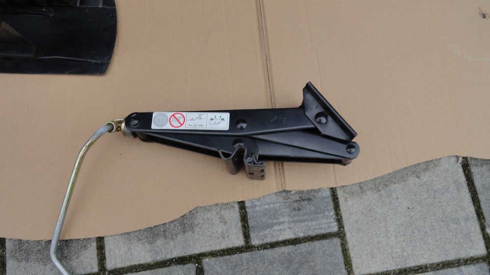 Lewarek Podnośnik Koła Fiat Uno Oryginał Klucz do Koła Komplet