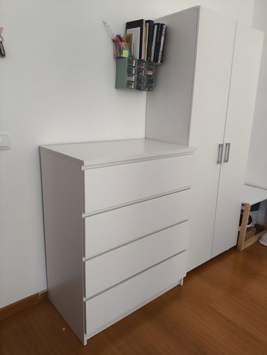 Vende-se cômoda e roupeiro