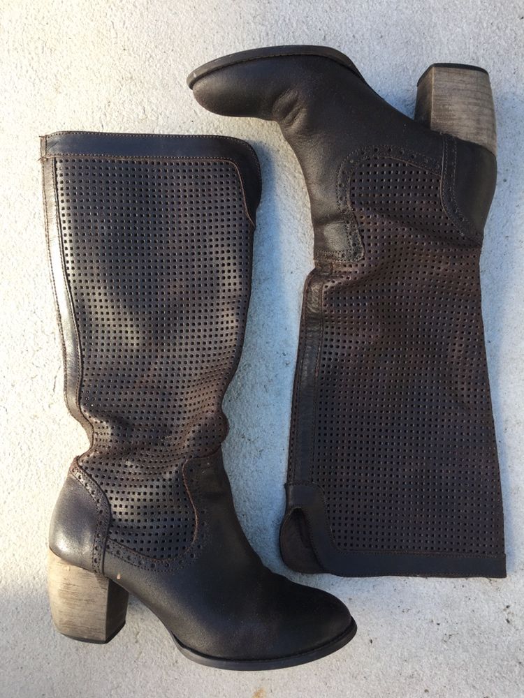 Botas castanhas cano alto