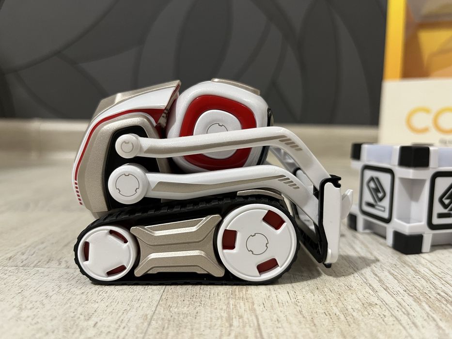 Anki Сozmo робот Козмо kozmo