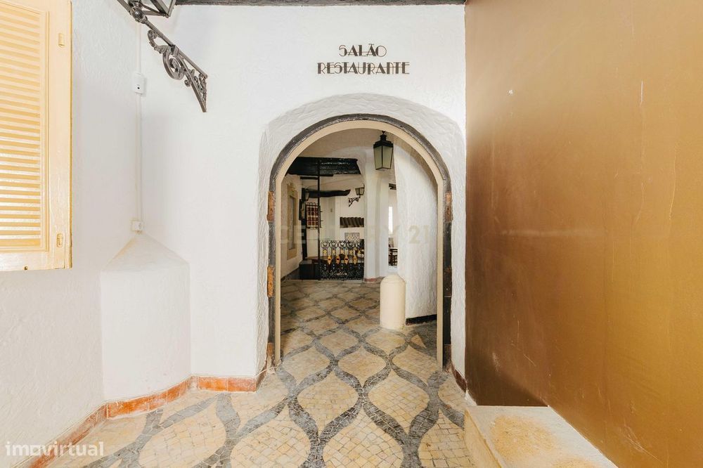 Espaço Comercial para Arrendar em Alcântara