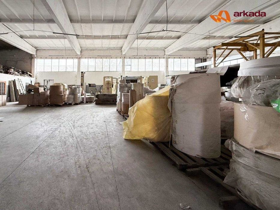 Пропонується до продажу виробничо - складський комплекс.