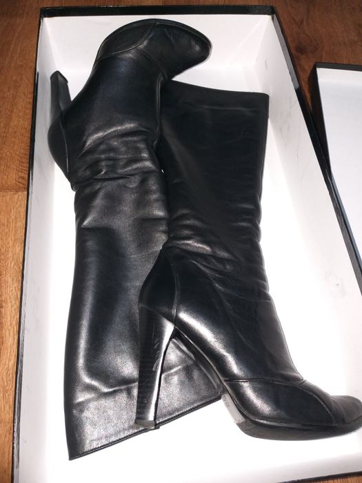 Різні жіночі сапожки б.в. 37 розмір в доброму стані