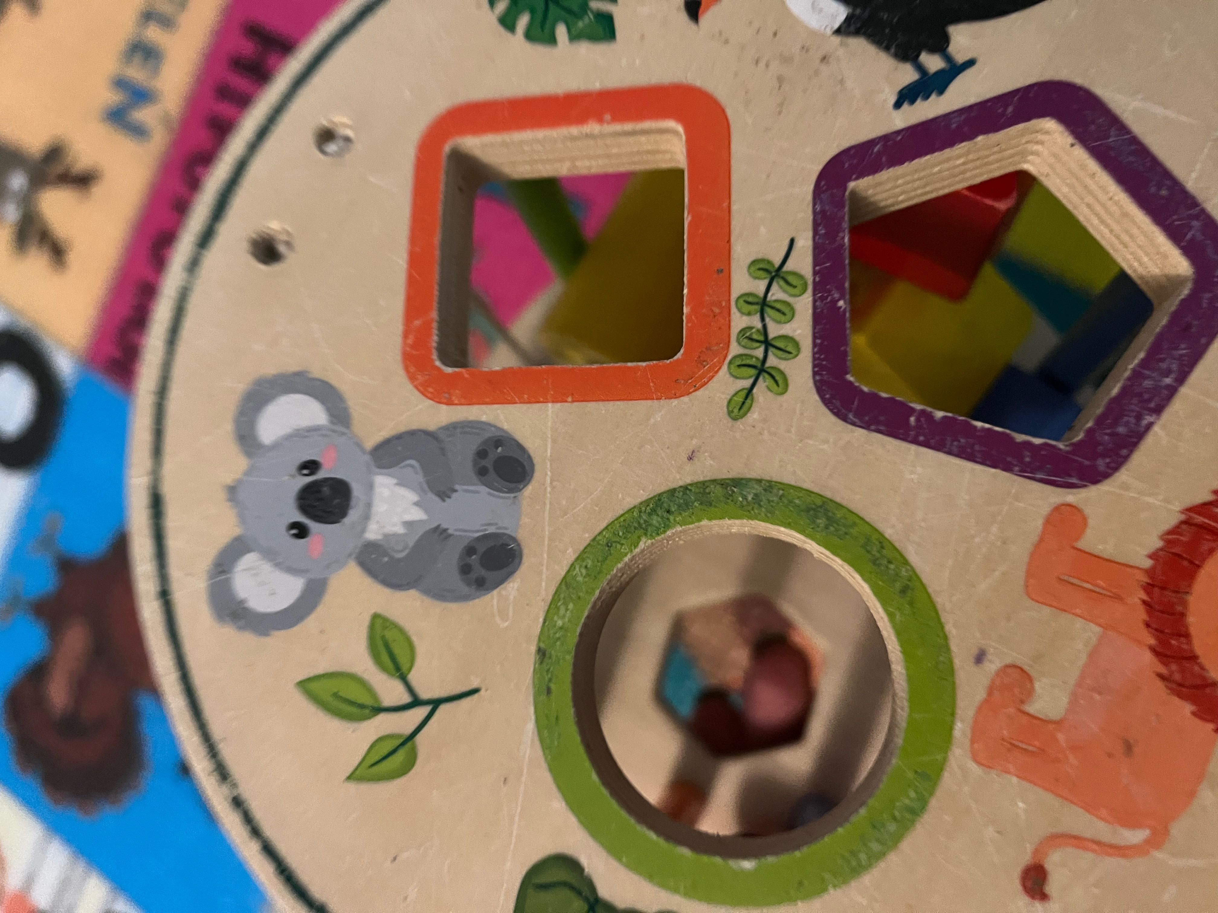 Edukacyjny drewniany walec sorter z klockami