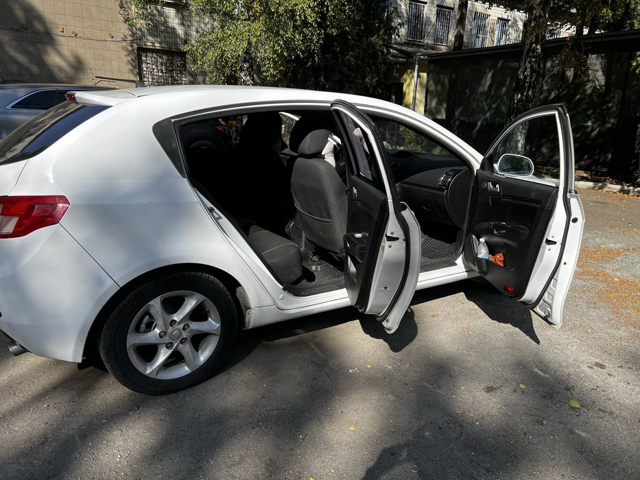 Geely Сімейне авто в хорошому стані