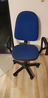Krzesło na kółkach, krzesło obrotowe na kółkach, fotel obrotowy