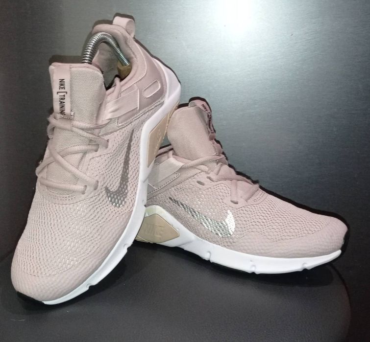 Кросівки фірми Nike ( Training) 38.5 розміру