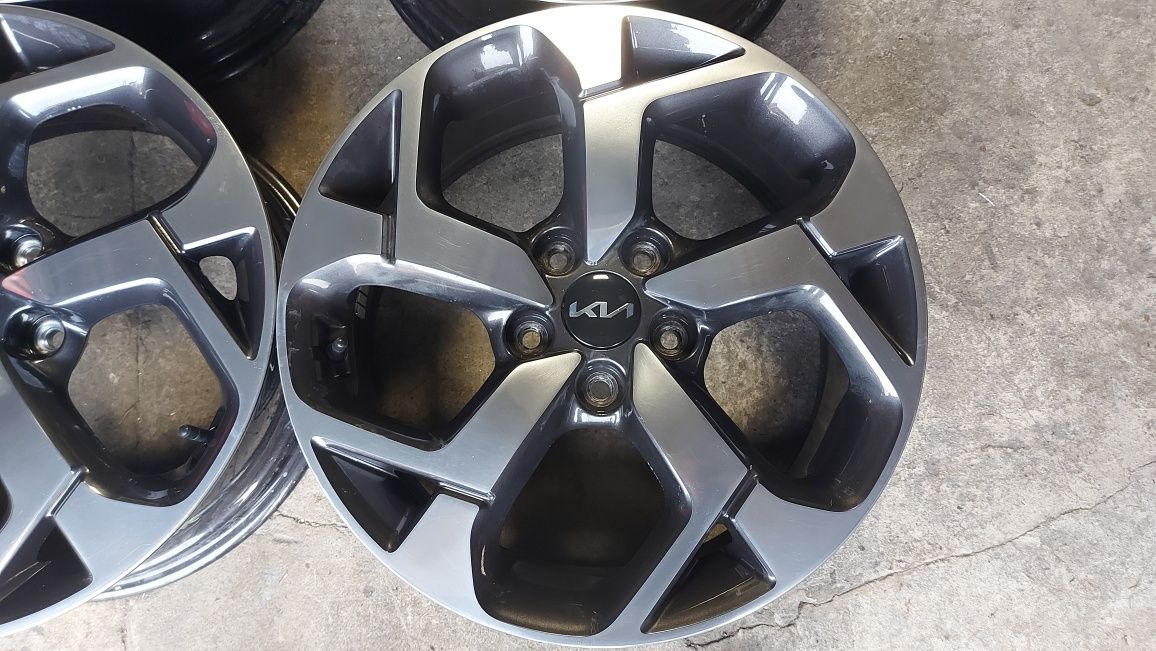 17" Kia Sportage oryginal 5x114,3 7j et43,5  z czujnikami  GT-line