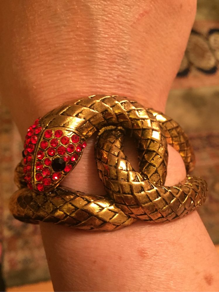 Pulseira serpente dourada e vermelha