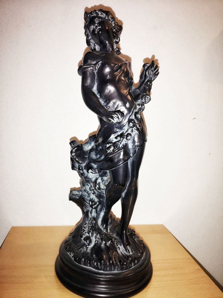 Escultura patinada a bronze