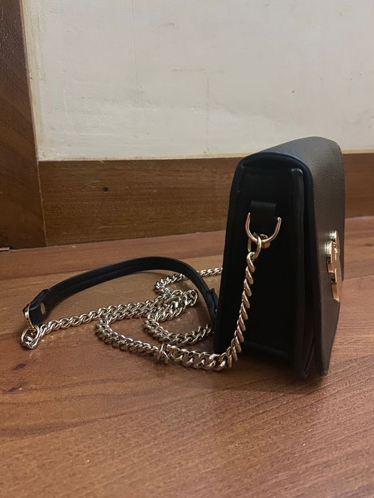 Carteira preta tiracolo