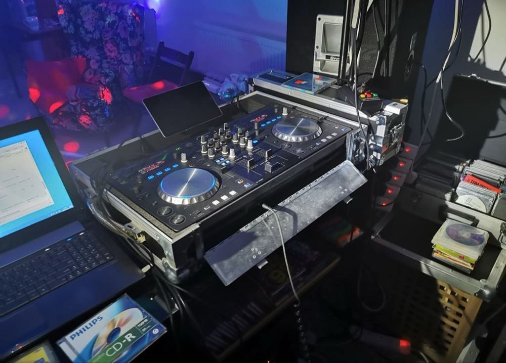 Sprzęt dla Dj’owski, zestaw dzwiekowo-oswietleniowy
