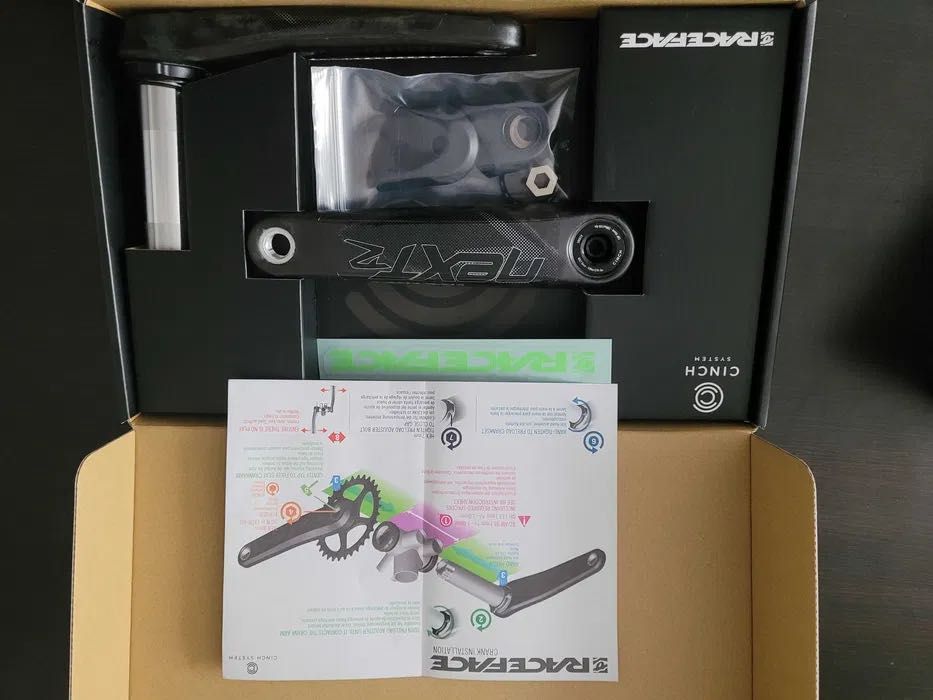 Korba Race Face Next R carbon,175mm,czarna z białym nadrukiem NOWA
