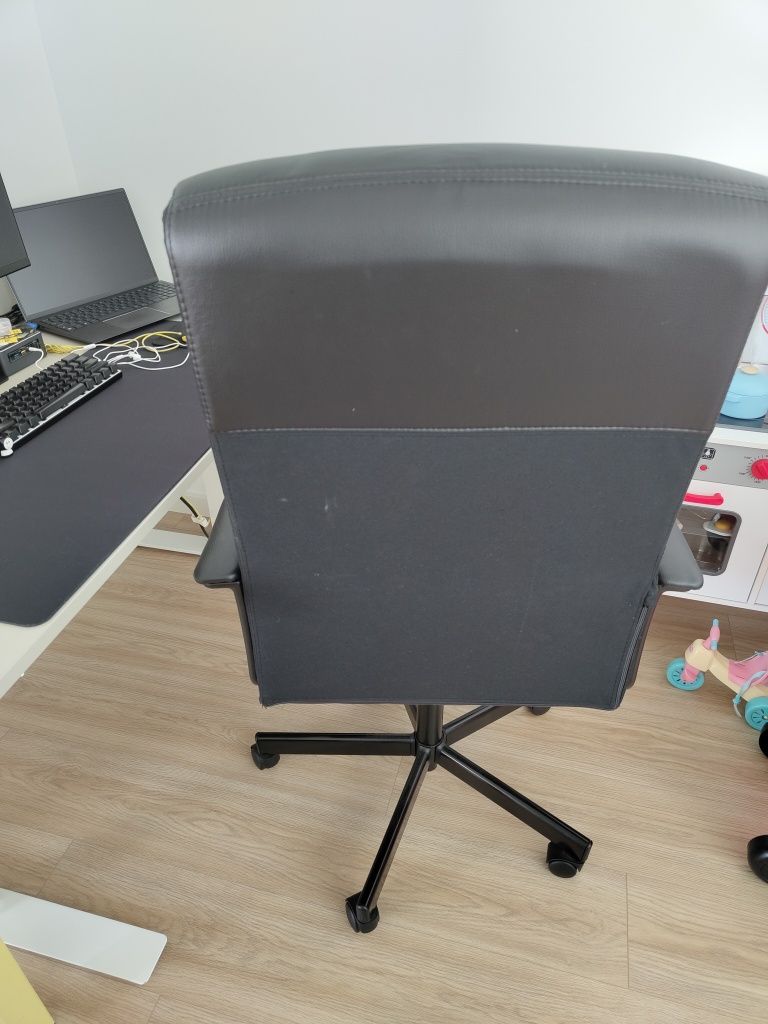 Cadeira escritório MILLBERGET preta