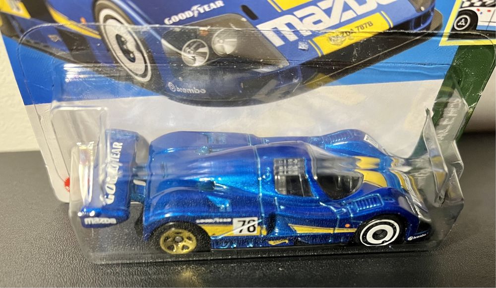 Модель Mazda 787B Retro Racers Hot Wheels есть дефект