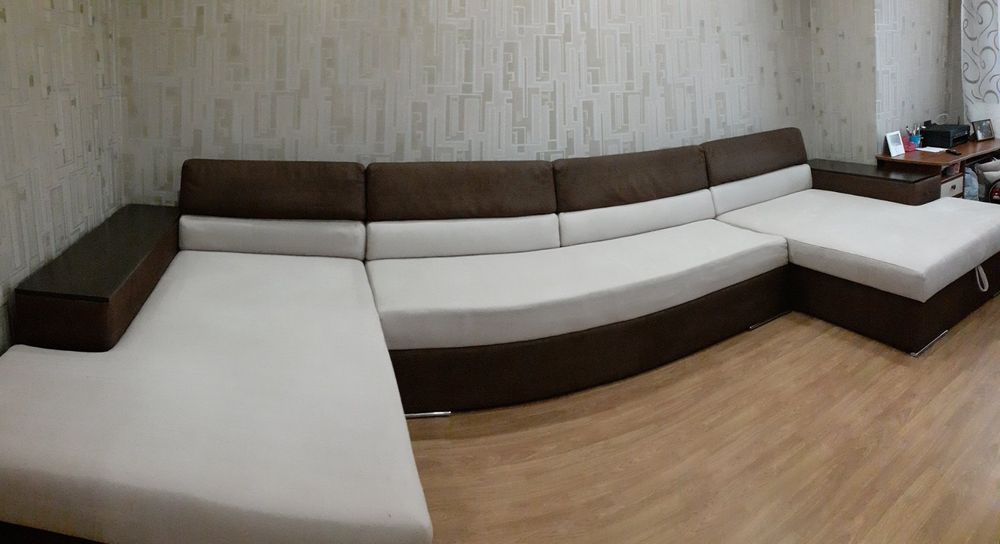 Продам майже новий ,великий, гарний  диван з нішами.