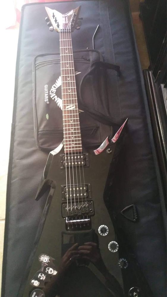 Guitarra Dean “Dime Razorback” c/floyd Rose (case incluida)