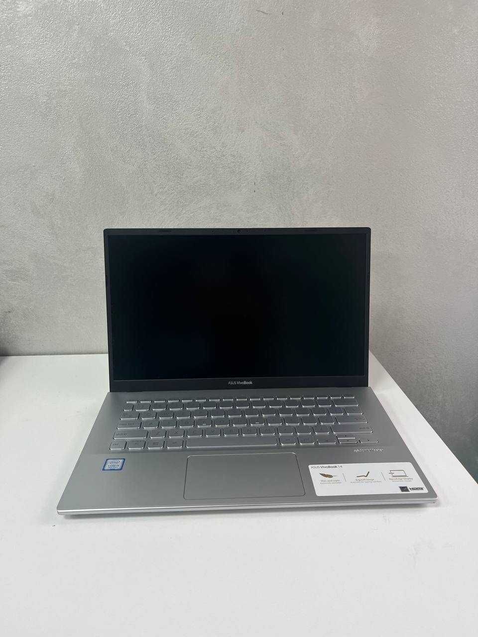 Asus VivoBook 14/Core i5/RAM: 8GB/SSD: 120GB/LCD: 14"