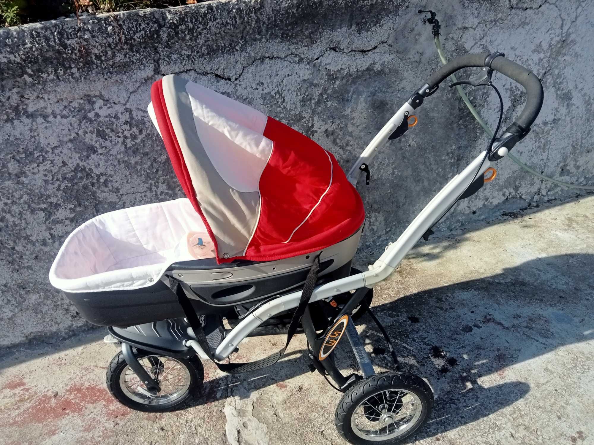 Carinho de bebé.