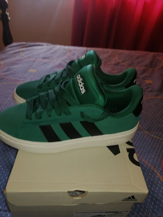 Adidas 42,5 (novo)