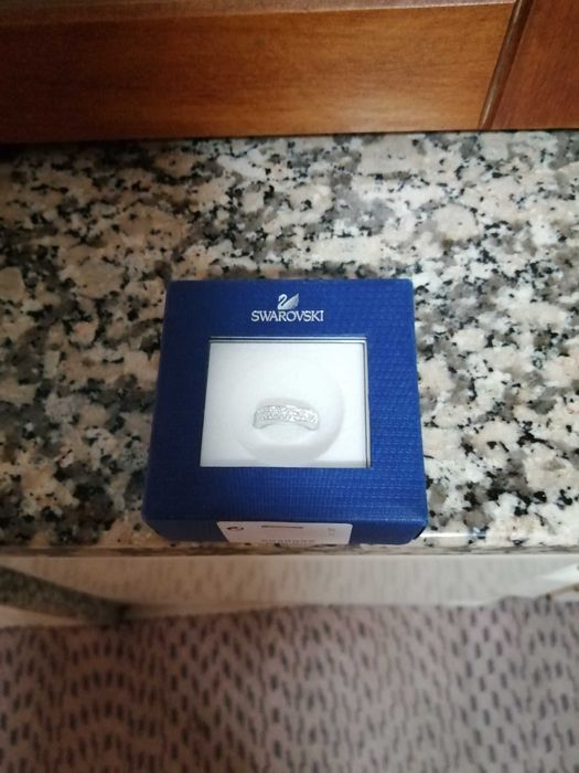 Anel Swarovski novo na caixa