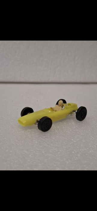 Autko wyścigówka z kierowcą prl