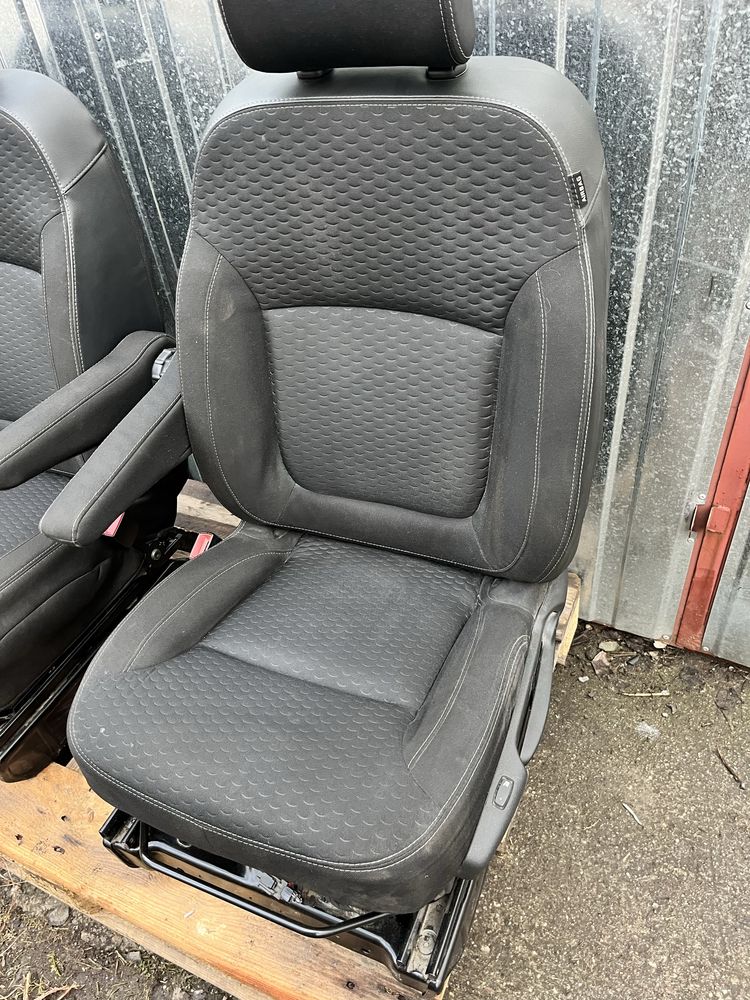 Fotel fotele pojedyńcze Renault Trafic 3 III 4 IV Opel Vivaro B jedynk