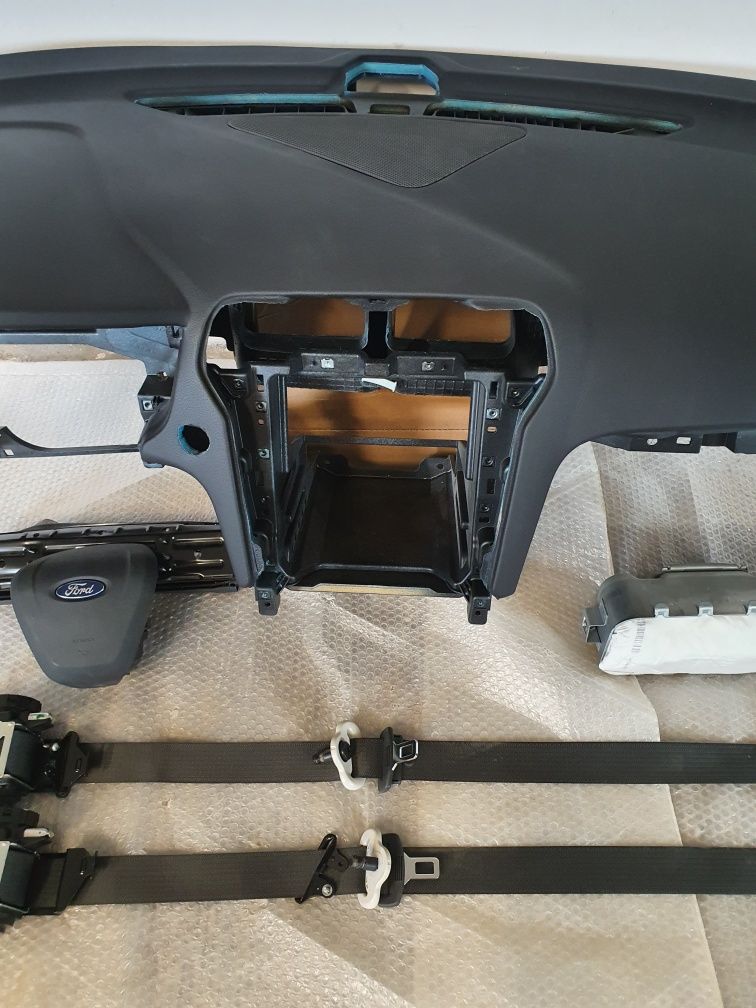 Ford Mondeo MK5 deska rozdzielcza konsola airbag pasy