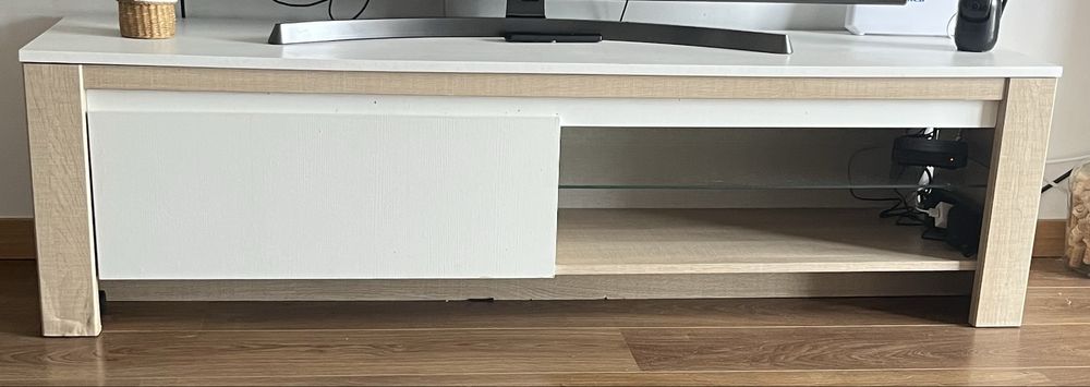 Movel de tv con parteleira de vidro