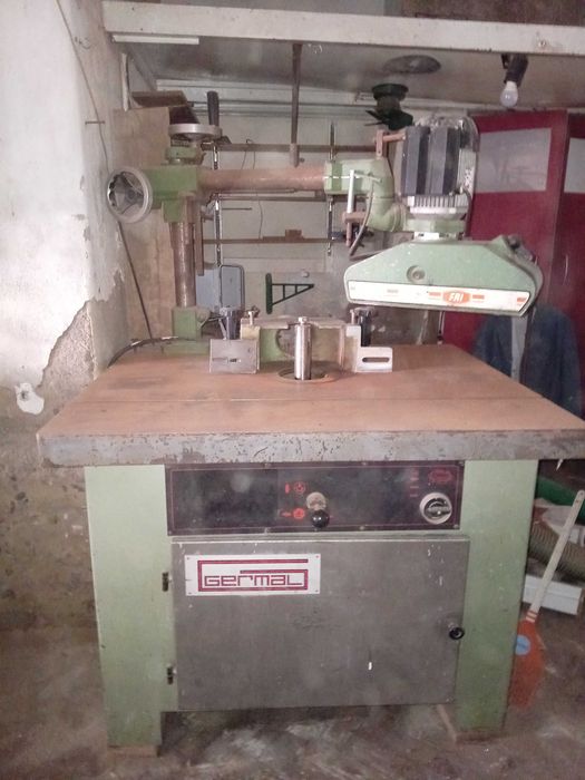 Vendo maquinas carpintaria são 8 maquinas 1 compressor 2 esmeril